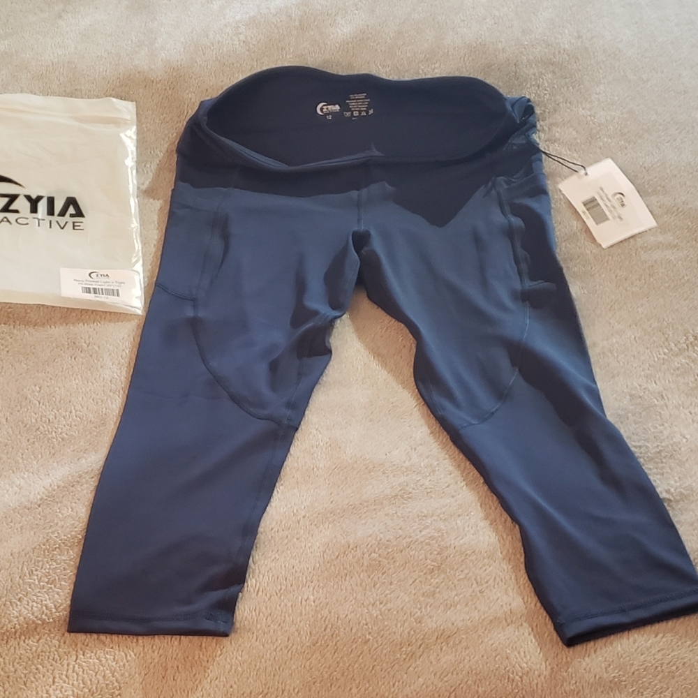 Navy pocket light and tight Hi-Rise Capri